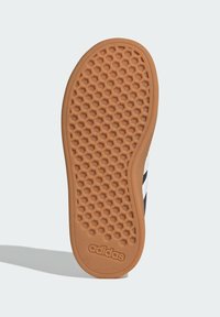 adidas Sportswear GRAND - Träningsskor - shadow navy cloud white gum