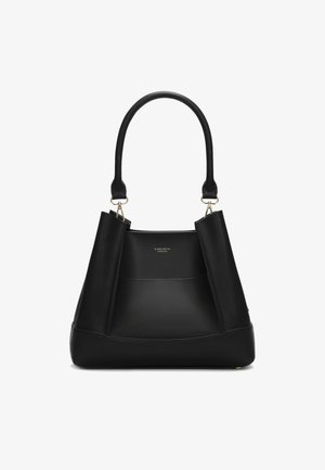 Crna kožna torba s čvrstim dizajnom, koja ima široki vrh, glatku teksturu i zlatne metalne detalje. Čvrste ručke i detalj s logotipom su vidljivi.