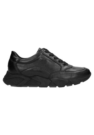 Sneaker in pelle nera con suola testurizzata, punta rotonda e design con lacci. Presenta dettagli di cucitura discreti e un logo sul lato.