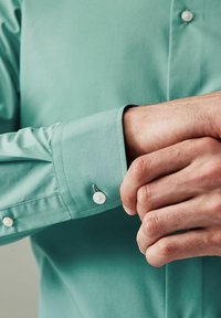 Next EASY CARE SINGLE CUFF - Ing - matcha green