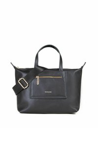 Sort tote bag lavet af glat materiale, med en aftagelig skulderrem, guldfarvet hardware og en frontlomme med lynlås med et minimalistisk design.