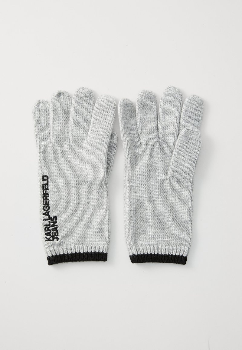 Szürke kötött kesztyű, bordázott fekete mandzsettával. Ötujjas dizájn és fekete márkajelzés a oldalán. Sima textúra.