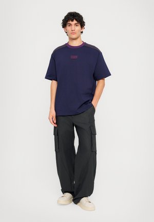 TRAIN TAPE UNISEX - Apdrukāts T-krekls - evening blue