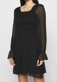 Trendyol Cocktailklänning - black