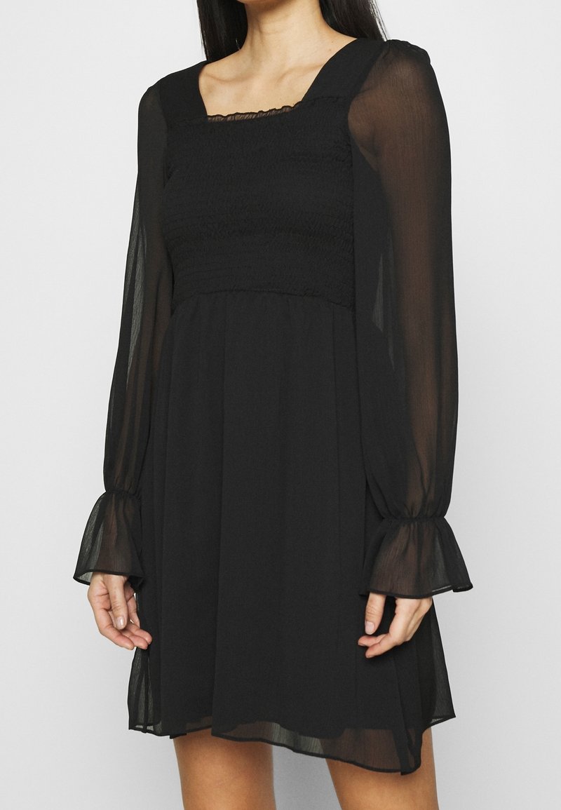 Trendyol Cocktailklänning - black