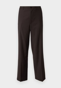 Zwarte pantalon gemaakt van lichtgewicht stof, met een vlakke voorkant, enkele knoopsluiting en straight-leg ontwerp met subtiele plooien.