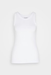 Bílý bezramínkový žebrovaný top s oválným výstřihem a přiléhavým střihem. Vyrobeno z hladkého materiálu s minimálním počtem švů.