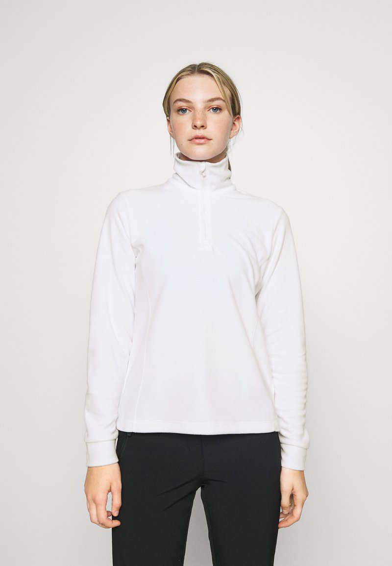 Weißer Pullover mit hohem Kragen und Reißverschluss, langen Ärmeln, glatter Textur, der ein tailliertes Design und subtile gestickte Akzente aufweist.