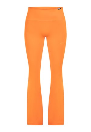 Leggings arancioni con una texture liscia, vita alta e orlo svasato. Caratterizzati da un accento con il logo sul lato anteriore inferiore.
