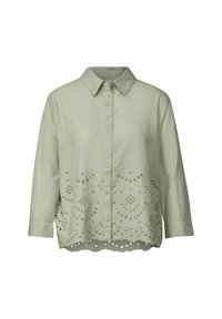 Camicia verde chiaro con bottoni e maniche lunghe; presenta motivi ritagliati lungo l'orlo e il giogo per aggiungere texture e dettagli di design.