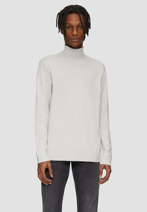 Lichtgrijze coltrui met lange mouwen en een aansluitend ontwerp. Zachte textuur en geribbelde zoom. Draag met donkere grijze jeans.