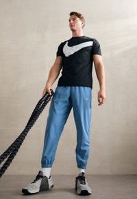Nike Performance FORM PANT - Jogginghose - aegean storm/black/silver