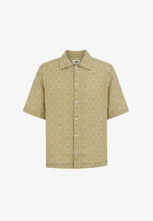 Srajca s kratkimi rokavi na gumbe z bež in belim geometričnim vzorcem sončnih žarkov, z ostrim ovratnikom in gumbi spredaj, prikazana na belem ozadju.