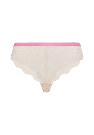 Beige pitsit alushousut vaaleanpunaisella joustovyöllä, joissa on kukkakuosiset yksityiskohdat ja aaltoileva reuna, pehmeä rakenne kauttaaltaan.
