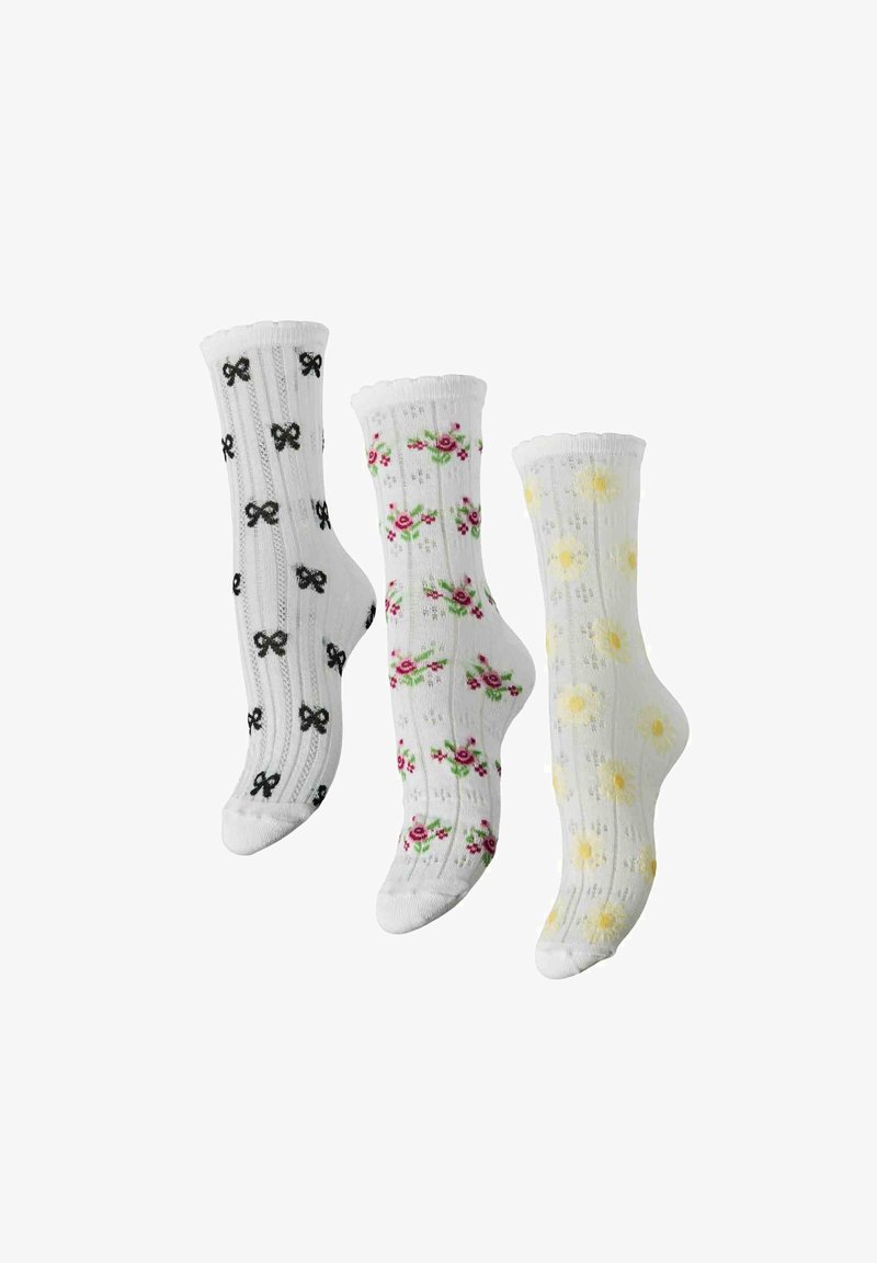 Trois chaussettes blanches pour homme à texture côtelée, ornées de motifs de nœuds noirs, de fleurs roses et vertes, et de marguerites jaunes.