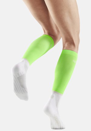 Calze a compressione al ginocchio in tessuto a rete neon verde brillante, abbinate a solette bianche imbottite con dettagli a grip testurizzato.