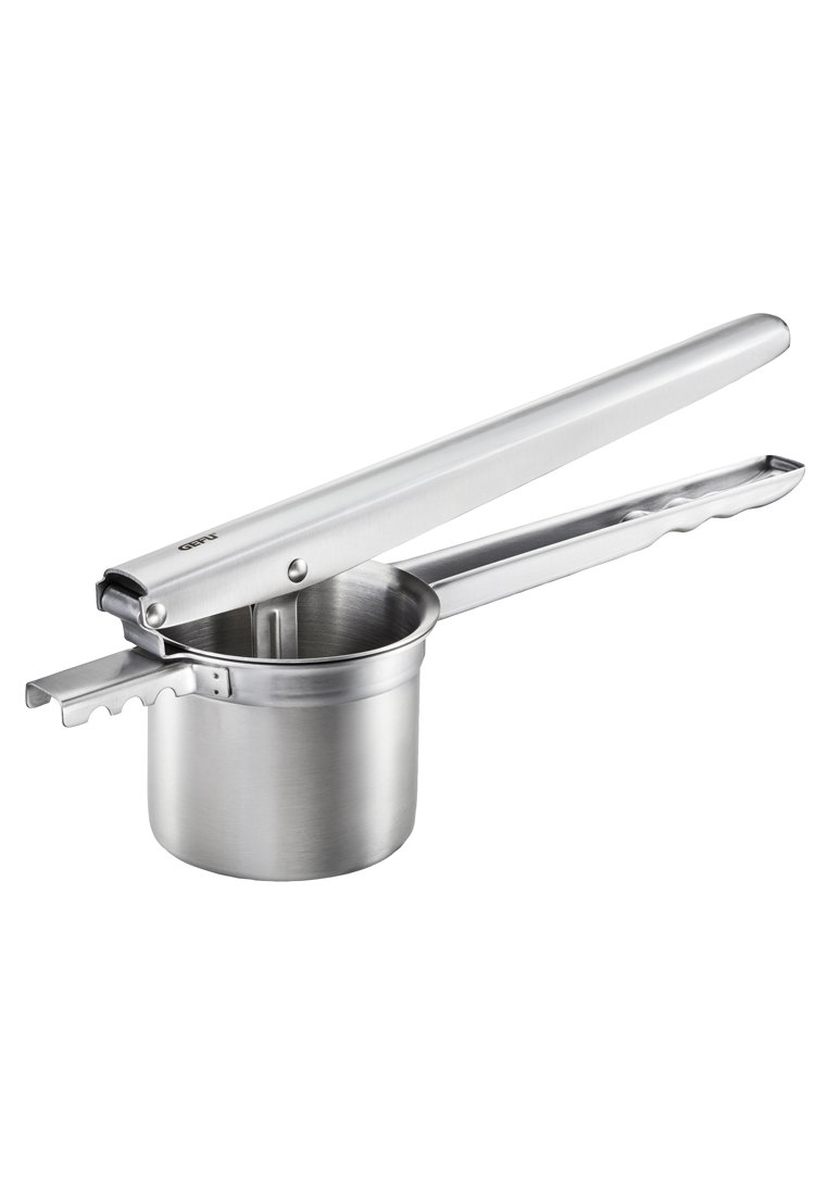 Edelstahl-Kartoffelpresse mit zwei langen Griffen. Zylindrische Schüssel mit perforiertem Boden zum Pürieren. Mit einer glatten Oberfläche verarbeitet.