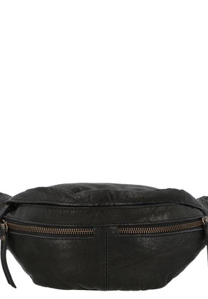 Schwarze Leder-Bauchtasche mit horizontalem Messingreißverschluss und kleinem Zuganhänger auf weißem Hintergrund.