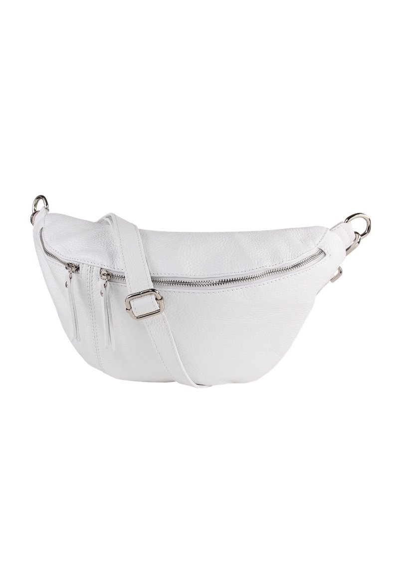 Witte leren crossbodytas met een gebogen ontwerp, voorzien van een hoofdvak met rits, twee steekzakken aan de voorkant met rits en zilverkleurige metalen accenten.