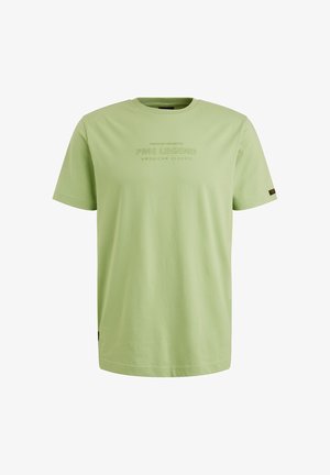 Svijetlozelena pamučna majica s okruglim izrezom, sa utisnutim tekstom "PME LEGEND AMERICAN CLASSIC" na prednjoj strani i crnom oznakom s logom sa strane.