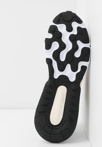 Nike Sportswear Air Max 270 React Sneakers Fossil Hyper Blue Black Pistachio Frost Fire Pink Hyper Crimson Bla Zalando Se