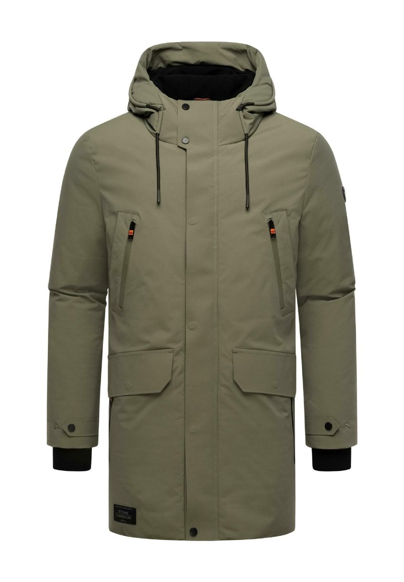 Olivgrön parka-jacka med huva, dragkedjeförsedda bröstfickor, fickor med klaff framtill och svarta stickade ärmslut. Vattentålig och isolerad design.