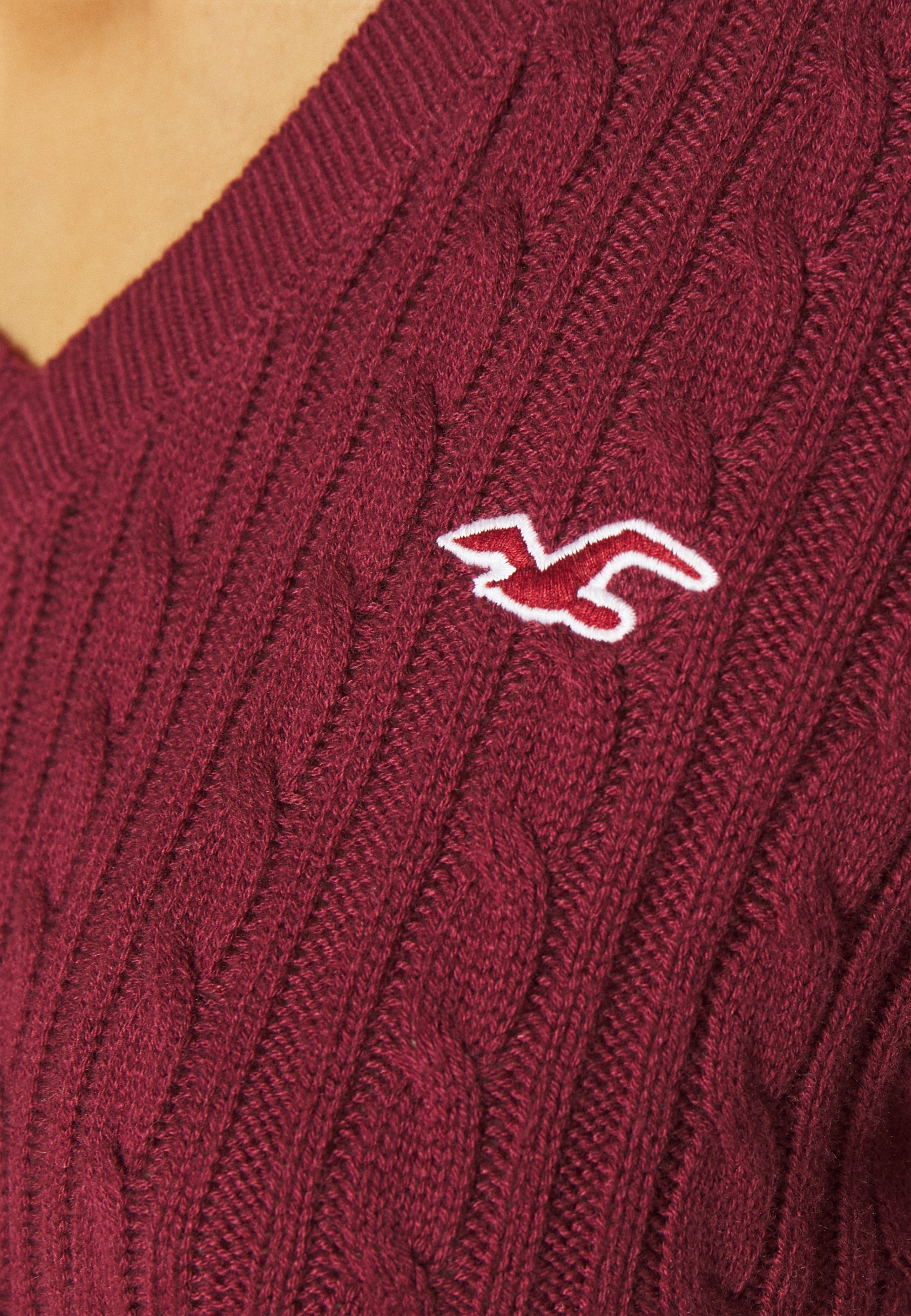 Hollister Co. CABLE ICON VNECK Trui burgbordeauxrood Hollister Co. CABLE ICON VNECK Trui burgbordeauxrood