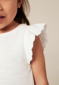 Next SCALLOP-REGULAR FIT - Tričko s potlačou - white