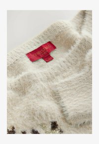 Selected, neutral snowflake