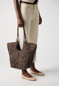 AllSaints - ARA LEPPO TOTE - Tote bag - brown Thumbnail Image 1