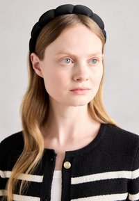 Hair styling accessory - black