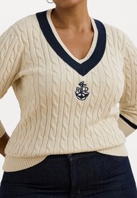Lauren Ralph Lauren Woman CABLE KNIT COTTON CRICKET SWEATER - Džemperis - mascarpone cream/lauren navy