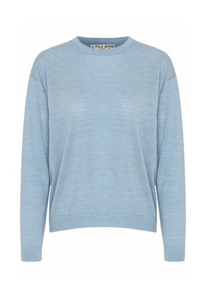 Pull bleu clair à manches longues, fabriqué en tissu doux, avec un col rond et une coupe décontractée, doté de bords côtelés aux poignets et à l'ourlet.