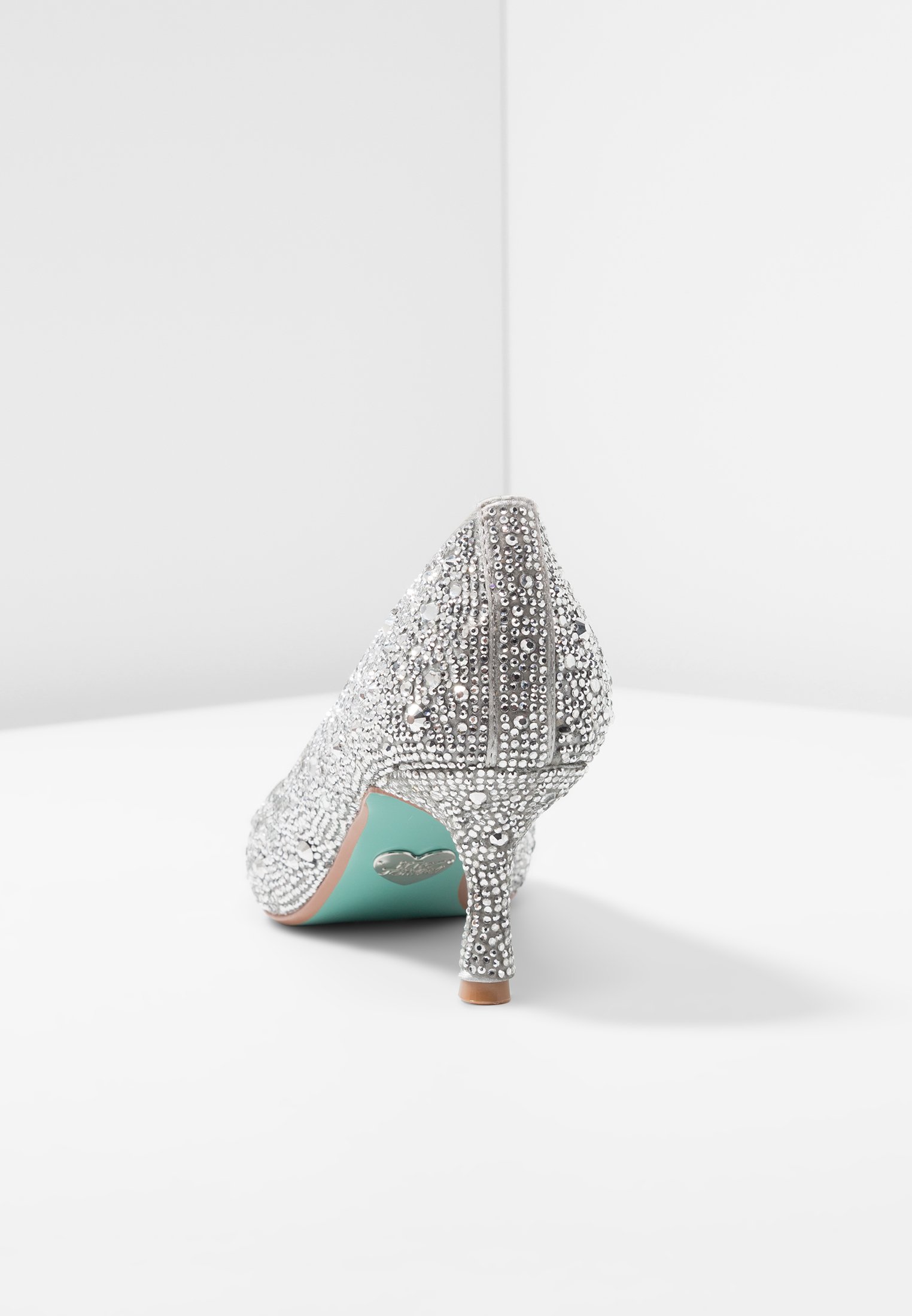 betsey johnson remy pump