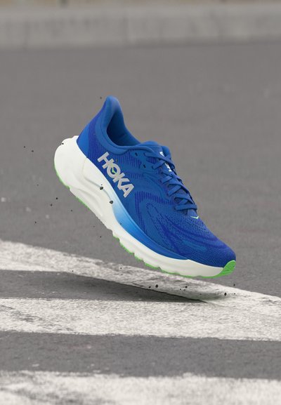 HOKA ARAHI 8