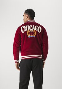Mitchell & Ness NBA COLLEGIATE VARSITY JACKET - Squadra - dark red
