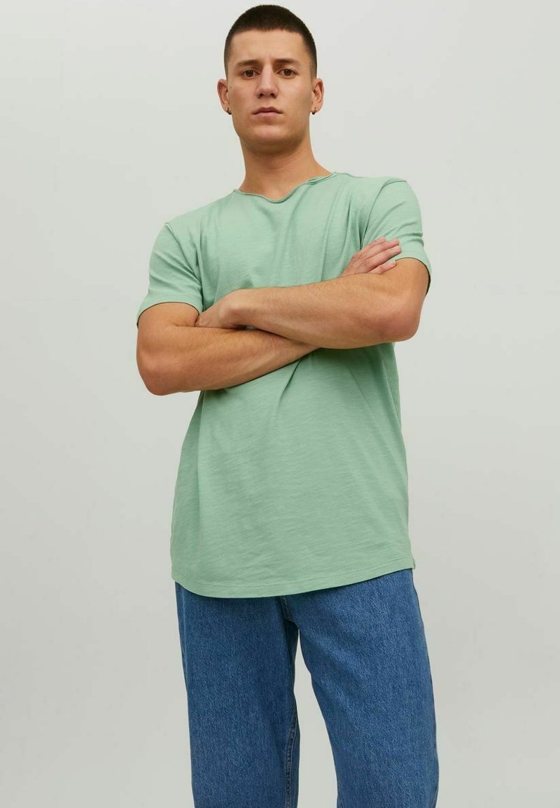Jack & Jones EBASHER O-NECK SS - T-shirt basic - granite green