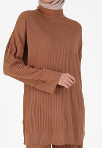 Modanisa SET - Trousers - camel