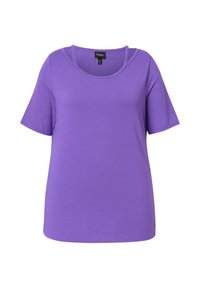 Lila t-shirt med kort ärm och rundad halsringning, tillverkad av mjukt material, med en avslappnad passform och rena kanter.