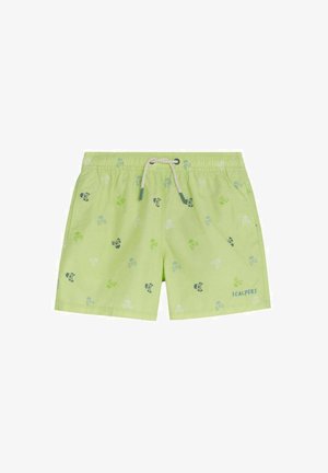 Bañador corto verde claro con estampados de calaveras multicolores, cintura elástica, cordón blanco y texto "Scalpers" en la pierna derecha delantera.