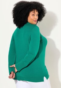 Ulla Popken ROLLKRAGEN BÜNDCHEN - Maglione - emerald green