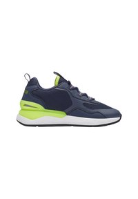 Marineblaue Sportschuhe mit Obermaterial aus Mesh und Synthetik, neon-grünen Akzenten, strukturierten Überzügen und einer weißen Zwischensohle mit schwarzem Außensohlen.