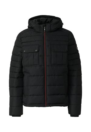 Schwarze Daunenjacke mit Kapuze, ausgestattet mit einem Reißverschluss vorne, zwei Brusttaschen mit Klappen und roten Reißverschlussdetails. Strukturierte Steppung.