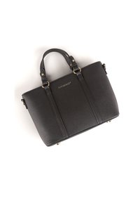 Borsa a mano in pelle nera con design strutturato, doppi manici superiori, tracolla removibile, accessori in tono oro e logo in rilievo sul davanti.
