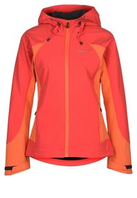 Veste softshell rouge et orange avec capuche, fermeture éclair à l'avant, accents noirs et deux poches latérales ; texture lisse et coupe ajustée.
