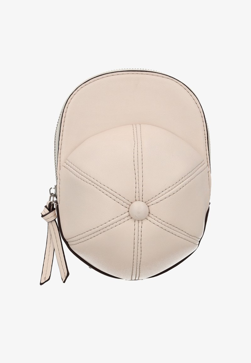 Kerek, krémszínű bőrből készült erszény látható varrással, felső gombbal és cipzáras záródással. Oldalán bőrcímke található.