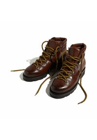 Botas de senderismo de cuero marrón con cordones amarillos, puntera redonda, cuello acolchado, ojales metálicos y suelas de goma texturizada para un buen agarre.