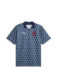 Polo shirt bleu marine avec un motif comportant des accents blancs, un col classique et un emblème rouge sur la poitrine gauche. Fabriqué en tissu respirant.
