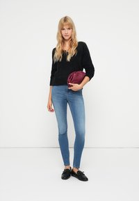 ONLY ONLPIUMO V NECK - Pulover - black