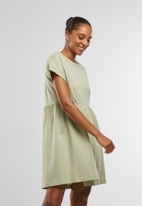 Urban Classics EMPIRE VALANCE TEE - Kjole - softsalvia